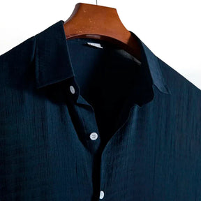 Camisa Masculina em Linho Luzatti LZ383, tecido leve e respirável, modelagem clássica, design minimalista e sofisticado para um visual versátil.