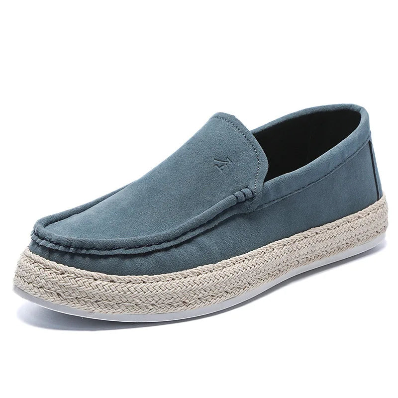 Mocassim Masculino Luzatti LZ046 em couro, design clássico e sofisticado, palmilha acolchoada, solado flexível e acabamento refinado para máximo conforto.